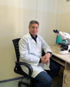 КУАТБЕКОВ АЙСЕН САДЫБЕКОВИЧ ЗАВЕДУЮЩИЙ ОТДЕЛЕНИЯ ОБЩЕЙ ПАТОЛОГИИ